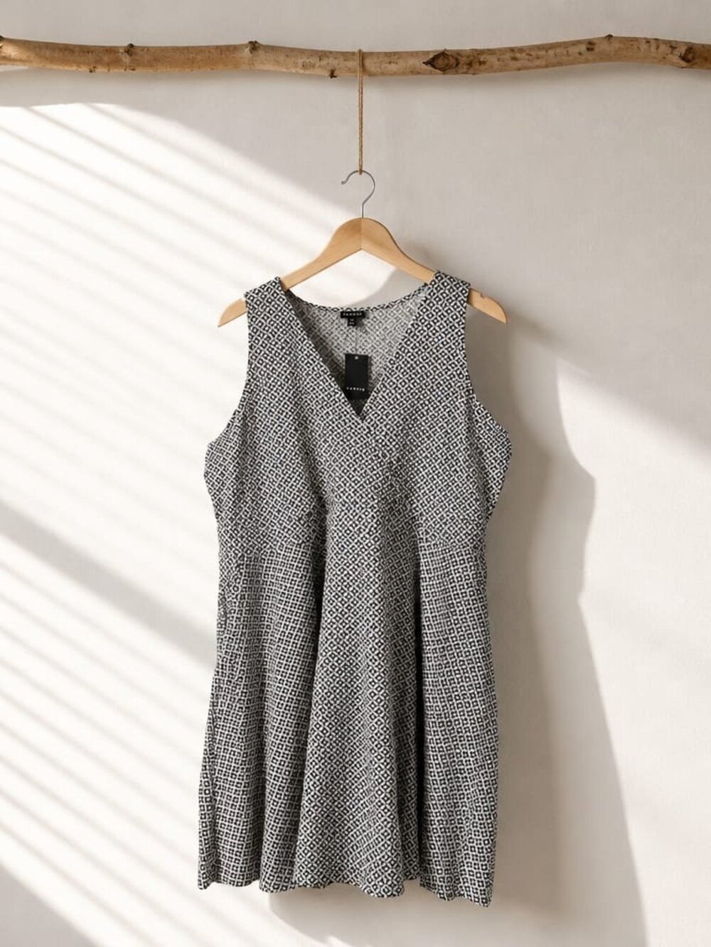 Print V-Neck Sleeveless Dress